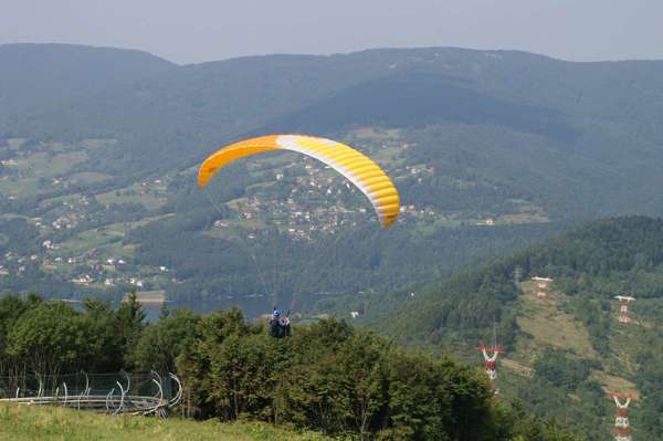 pomarańczowa  paralotnia lot z góry Żar